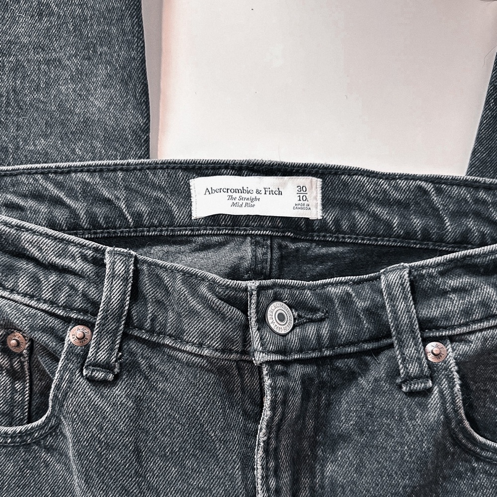 Abercrombie Mid Rise 90s Straight Jeans